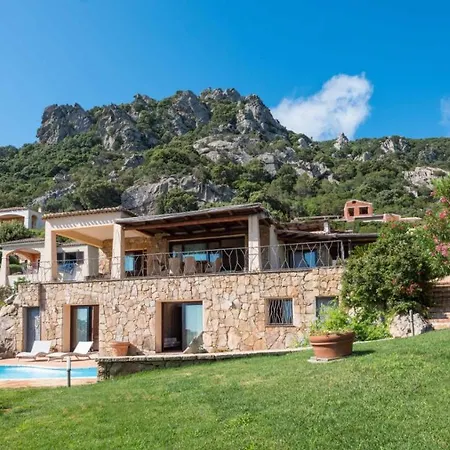 Villa Phoenix 8&4, Emma Arzachena